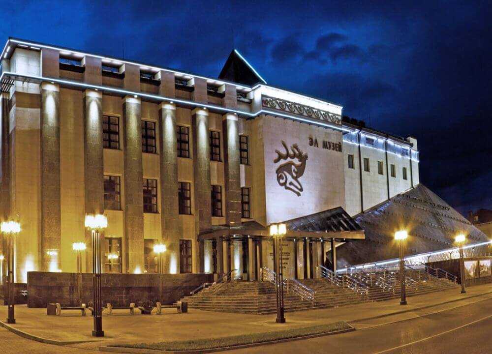 Национальный музей имени АВ Анохина является старейшим учреждением Республики Алтай Его история начинается  29 октября 1918 года с приобретения Алтайской Земской управой палеонтологических, минерал