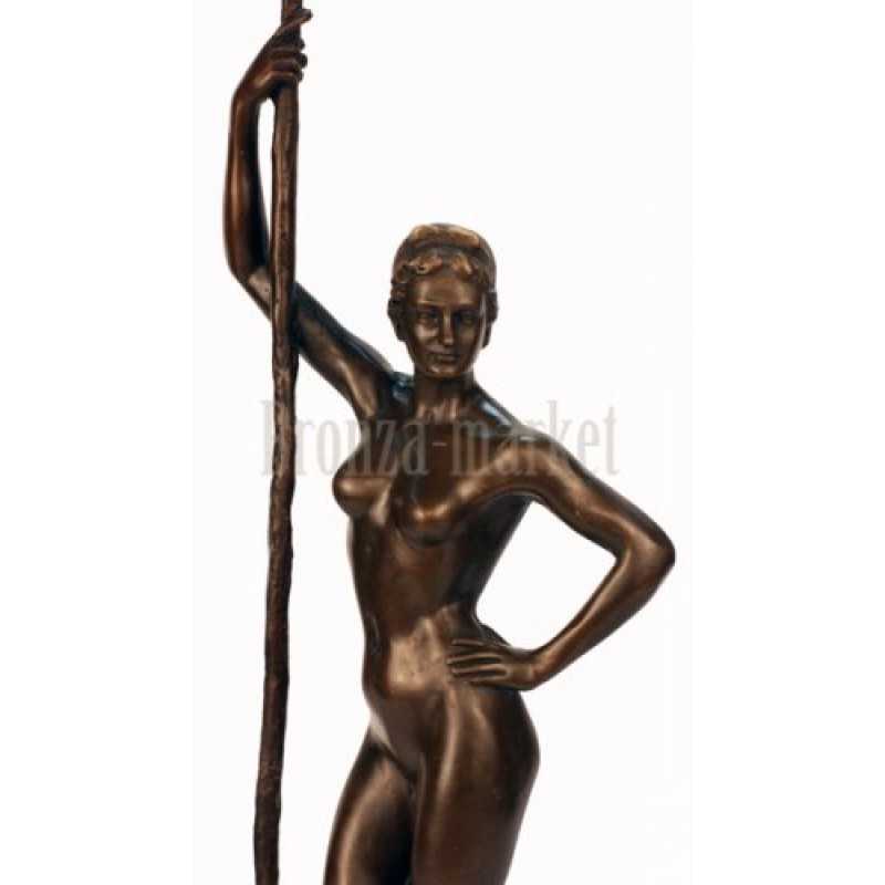 Что на самом деле символизировала «девушка с веслом» и зачем ее ставили во всех парках ссср