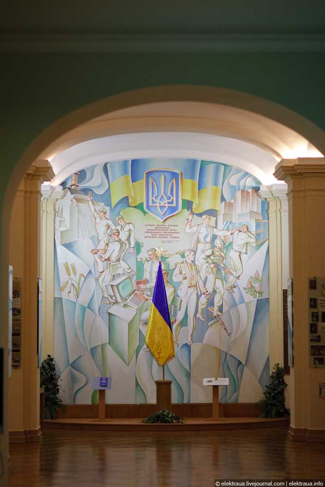 СБУ – служба безопасности Украины – находится в красивом здании на улице Владимирской 1913 года постройки Об этом киевляне и многие гости стольного града, конечно же, наслышаны