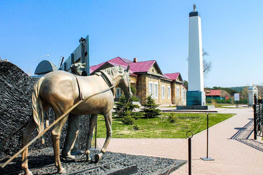 Музей-заповедник Красная Горка создан на территории бывшего Кемеровского угольного рудника с целью сохранения уникальных памятников горнопромышленного наследия, составляющих единый ландшафтно-градос