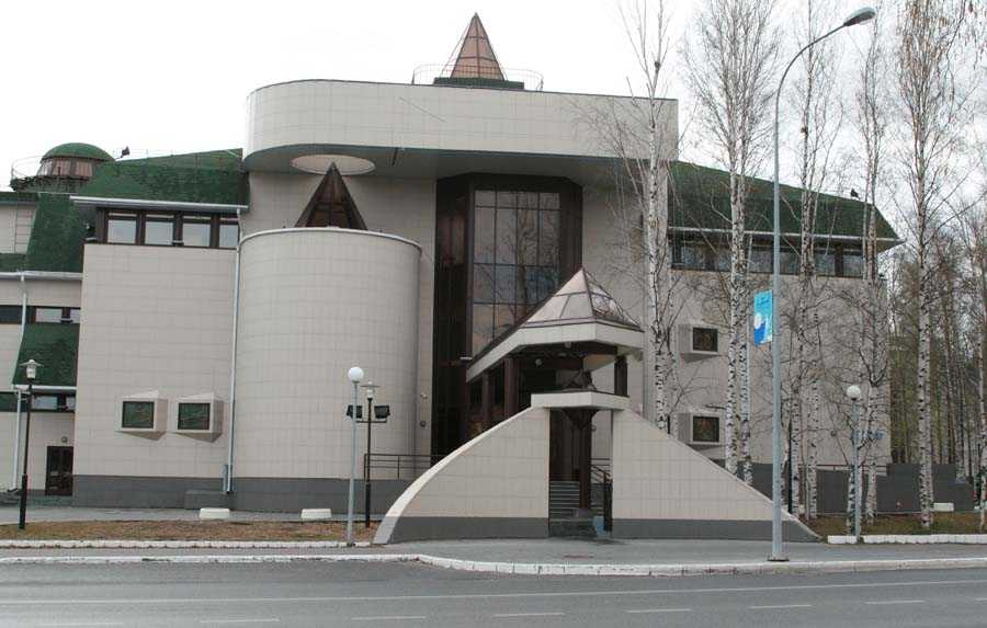 Музейно-выставочный комплекс Природа был открыт в приспособленном помещении первого этажа жилого здания как филиал Киловского областного краеведческого музея в апреле 2000 года Экспонировалась выст
