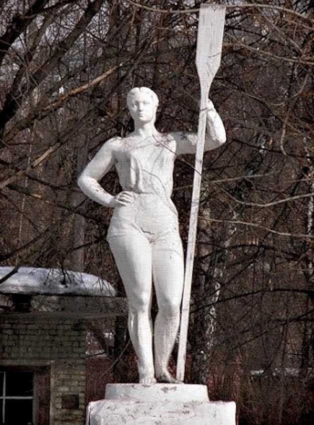 «девушка с веслом»: главный секрет культовой статуи ссср - русская семерка