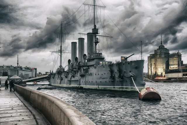 Аврора — крейсер 1-го ранга Балтийского флота типа Диана Построен на Новом Адмиралтействе в Санкт-Петербурге в 1903 году Назван в честь парусного фрегата Аврора, прославившегося при обороне Пе