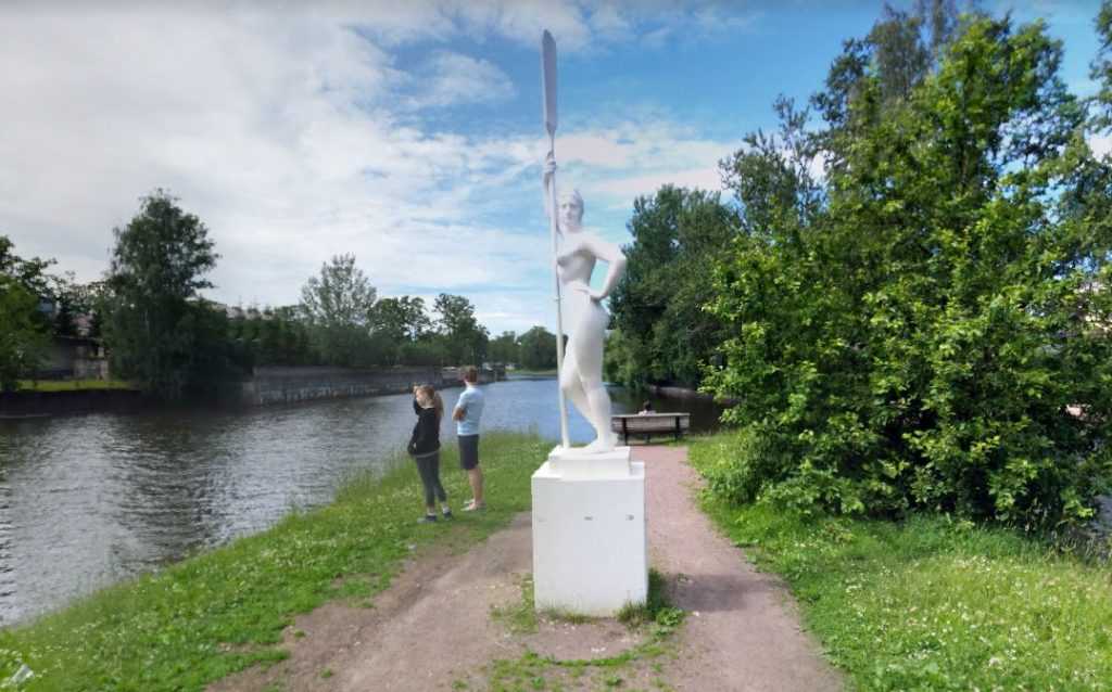 «девушка с веслом»: тайна самой откровенной советской скульптуры - русская семерка