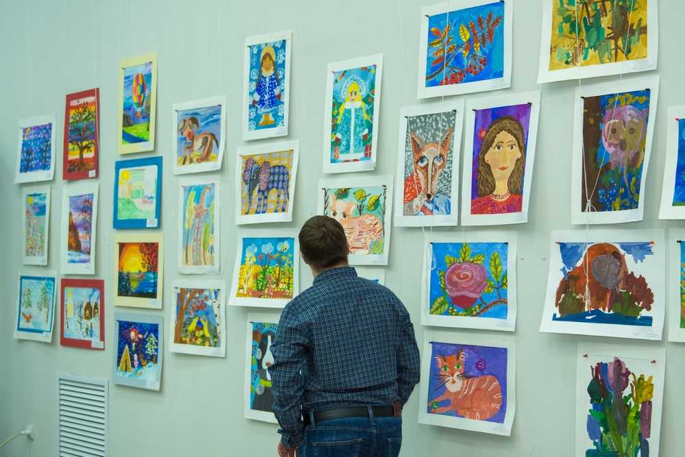 Художественные выставки - публичный показ произведений искусства - история художественных выставок - оформление художественных выставок
