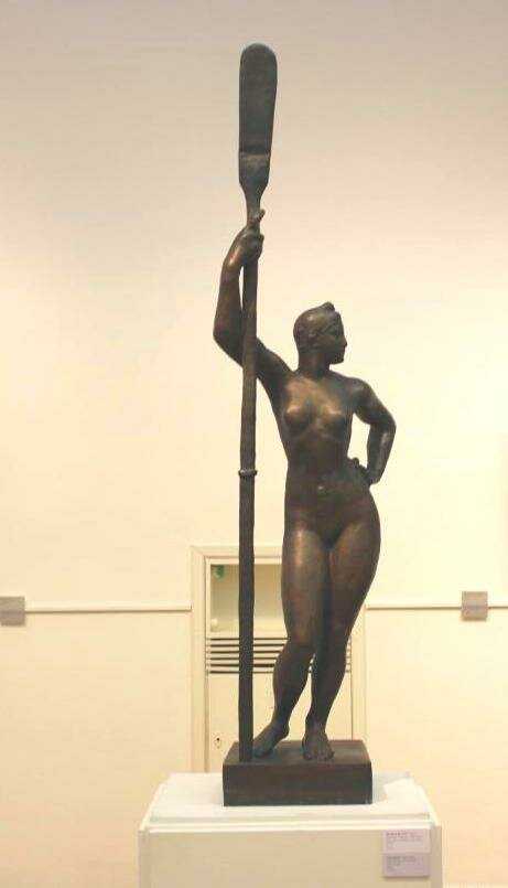 «девушка с веслом»: тайна самой откровенной советской скульптуры