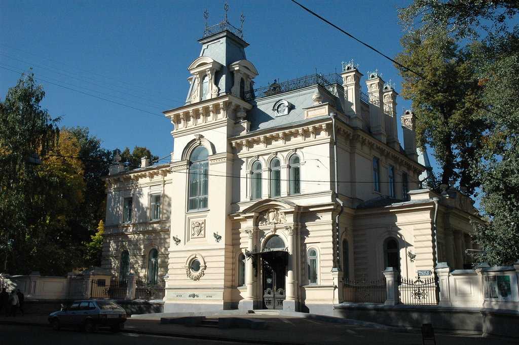 Государственный музей изобразительных искусств Республики Татарстан - один из крупных и известных художественных музеев Российской Федерации универсального типа В его собрание входит живопись, график