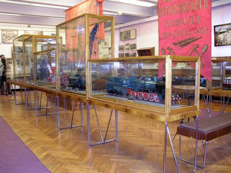 Музей истории и техники ОАО Кировский завод был открыт в 1962 году и на сегодня является одним из самых крупных промышленных музеев России Экспозиция размещена в 6-ти залах  Дворца культуры и т
