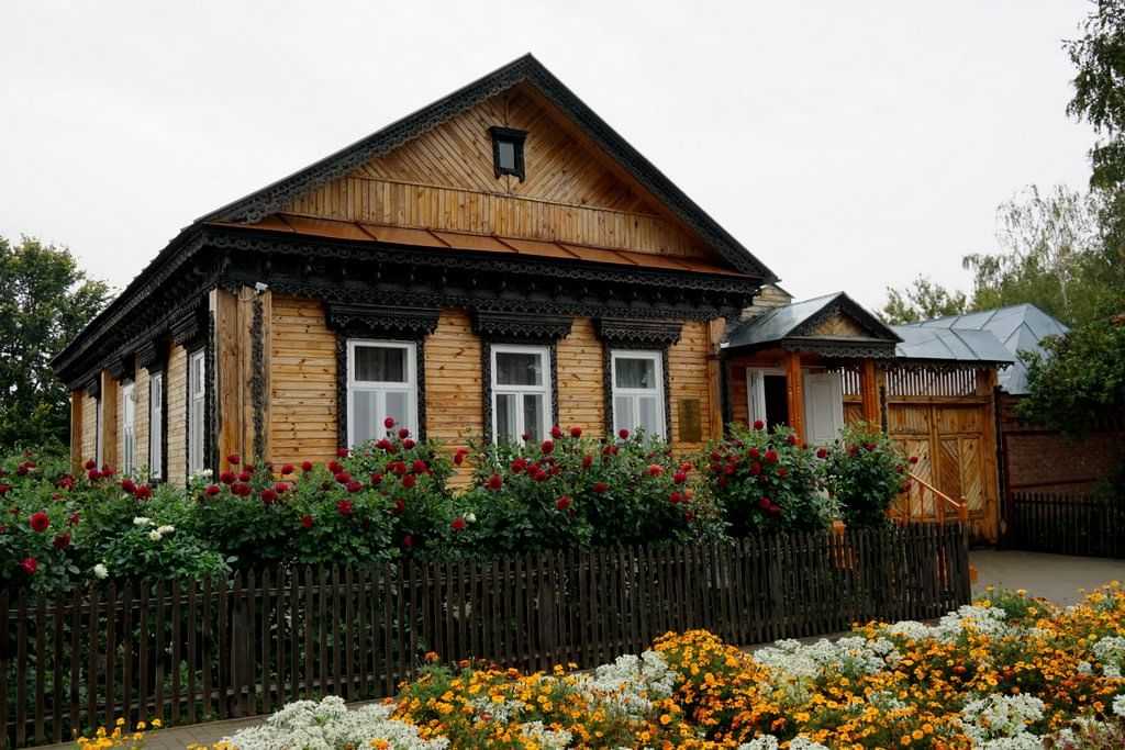 Государственный музей-усадьба им АИ Куприна был открыт на его исторической родине, в селе Наровчат, 8 сентября 1981 года Куприн Александр Иванович 1870-1938, известный русский писатель, родился