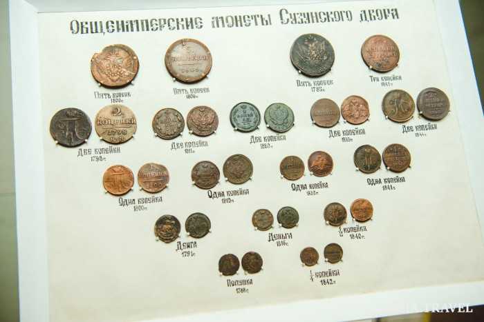 Музейно-туристический комплекс открылся в год празднования 250-летия начала производства сибирской монеты, расположен в 180 километрах от Новосибирска в старинном поселке Сузун, где в 1764 г был пост