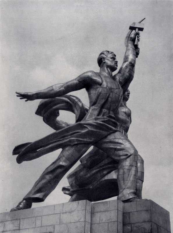 Как и все другие виды искусства, скульптура в СССР, практически всегда, находилась в цепких руках идеологии и было обязано служить государству В первые годы существования страны советов х