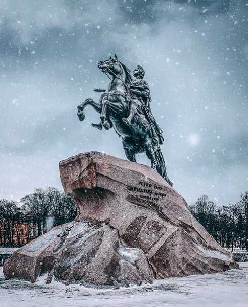 «медный всадник» на сенатской площади в санкт-петербурге - самый известный в россии памятник петру i, который открыли 18 августа 1782 года