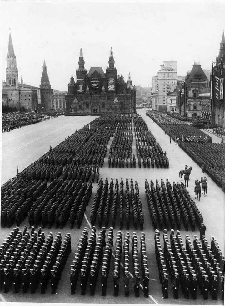 «парад на красной площади 7 ноября 1941-го года» константина юона