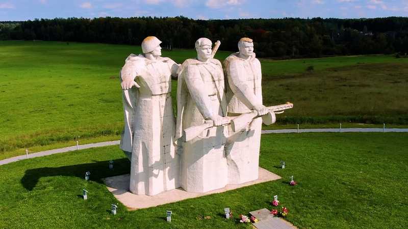 Мемориал "героям-панфиловцам"