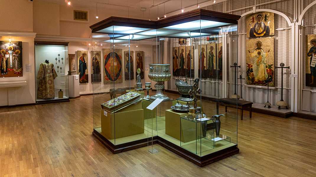 Музей истории создан в 1974 году В музее собраны материалы, отражающие историю педагогических учреждений г Санкт-Петербурга, начиная с 1770 г Среди экспонатов имеются уникальные коллекции воспитанн
