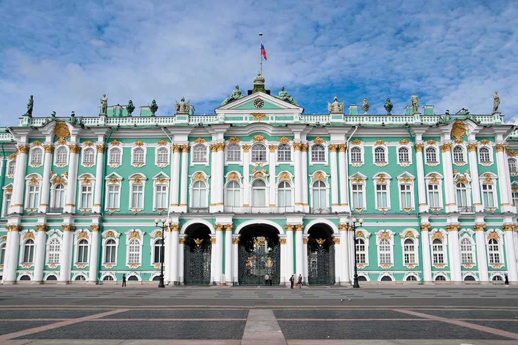 Самый полный и подробный справочник российских музеев и галерей Представлено более 3500 музейных организациий